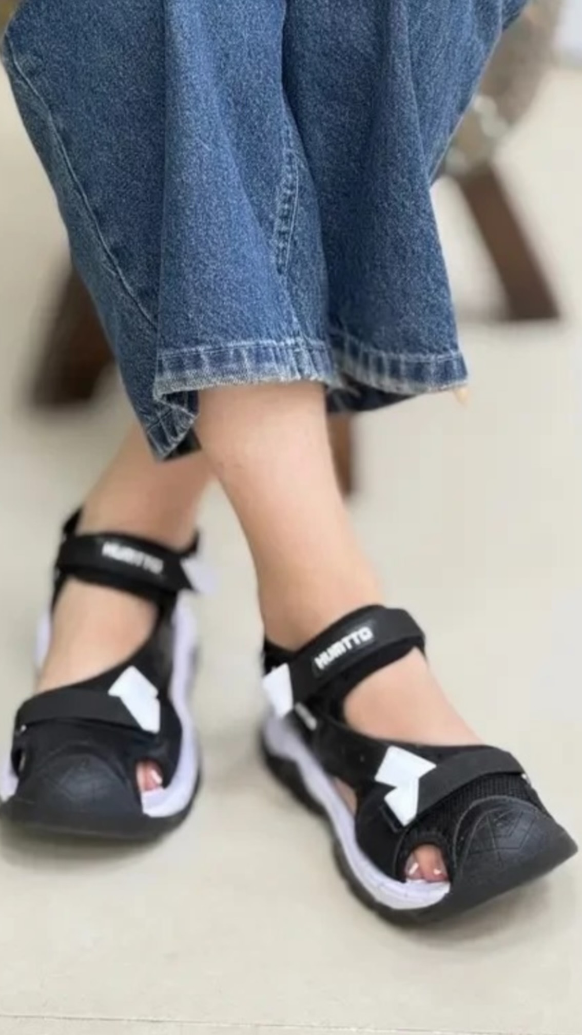 صندل مدل هامتو مشکی و طوسی